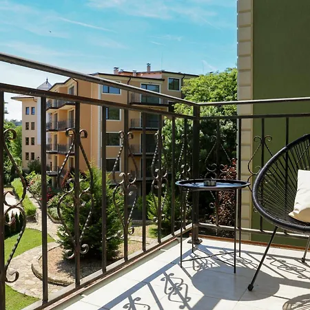 Sea Breeze By The Sea Apartment