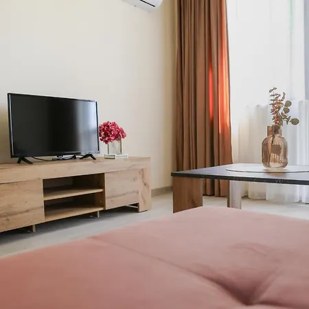 Sea Breeze By The Sea Apartment *